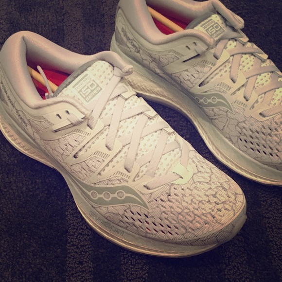 saucony triumph iso 5 running shoes